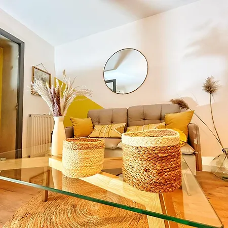 Cosy Ocre Apartment